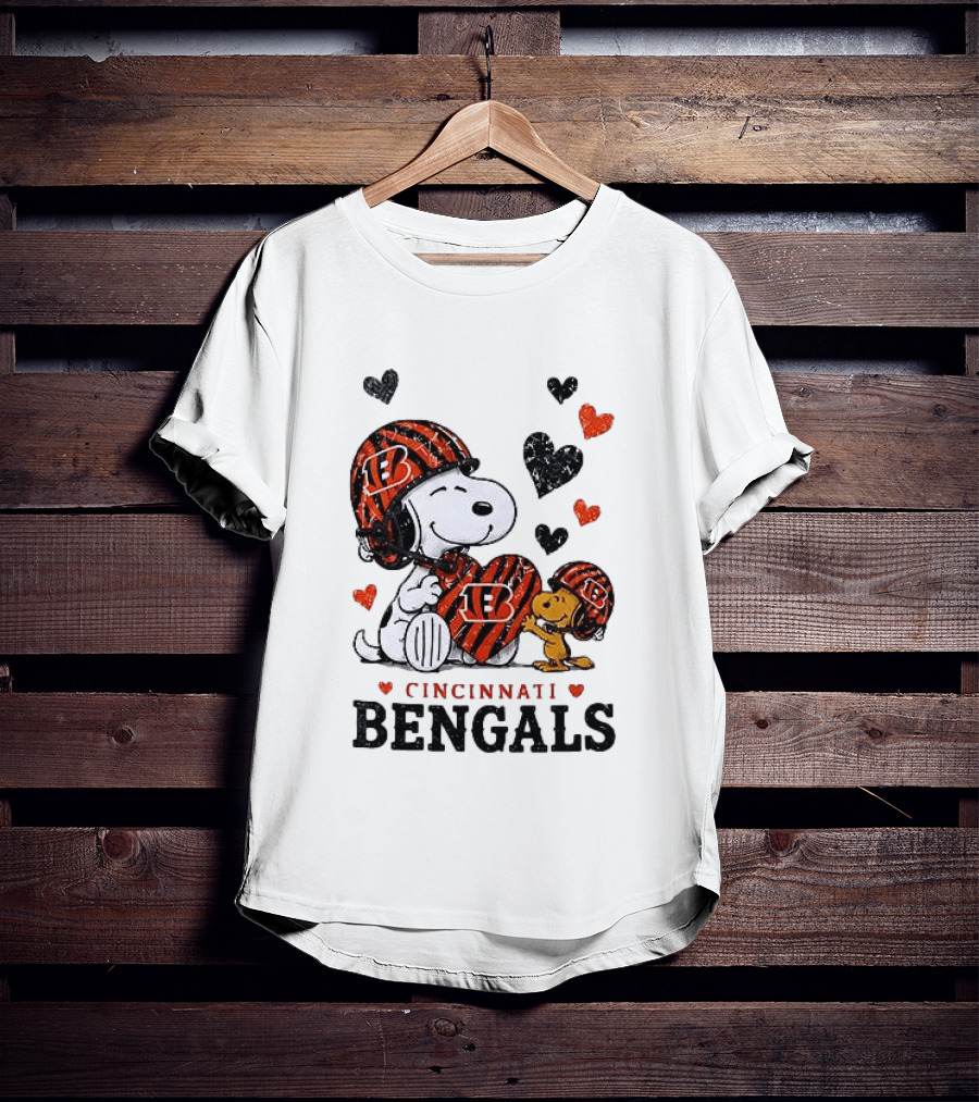 Cincinnati Bengals Peanuts Snoopy And Woodstock Love Hearts T-Shirt