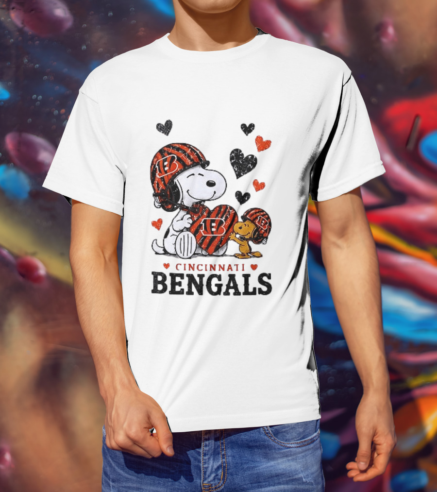 Cincinnati Bengals Peanuts Snoopy And Woodstock Love Hearts T-Shirt