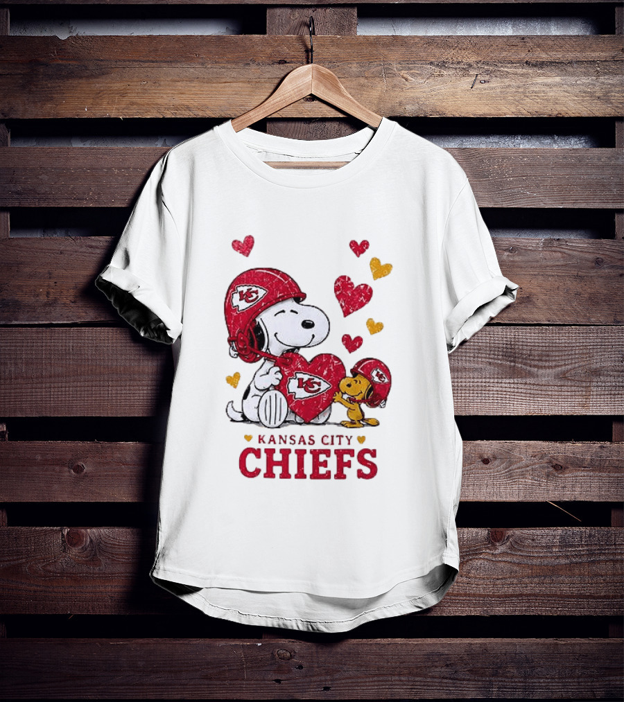 Kansas City Chiefs Peanuts Snoopy Hearts And Laughter T-Shirt