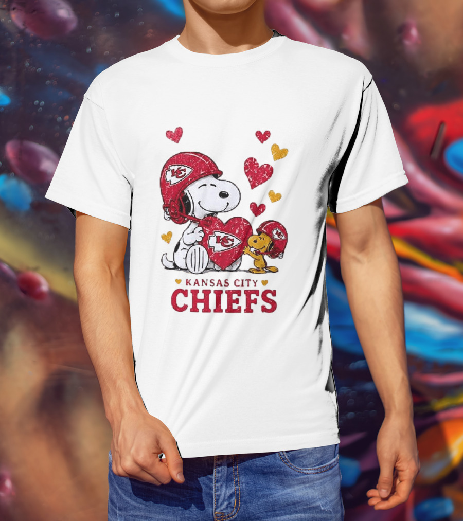 Kansas City Chiefs Peanuts Snoopy Hearts And Laughter T-Shirt