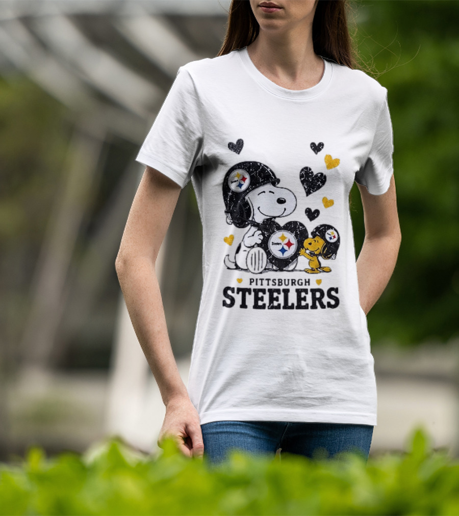 Pittsburgh Steelers Peanuts Snoopy Woodstock Hearts NFL Fan T-Shirt