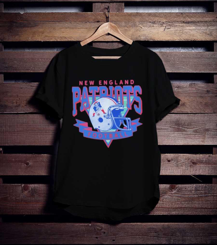 New England Patriots Football Vintage Helmet T-Shirt