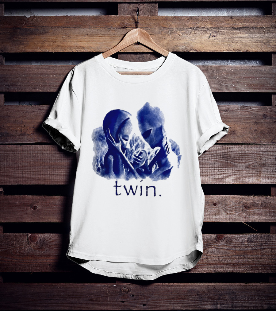 Twin Alien Extraterrestrial Sci Fi Embrace T-Shirt