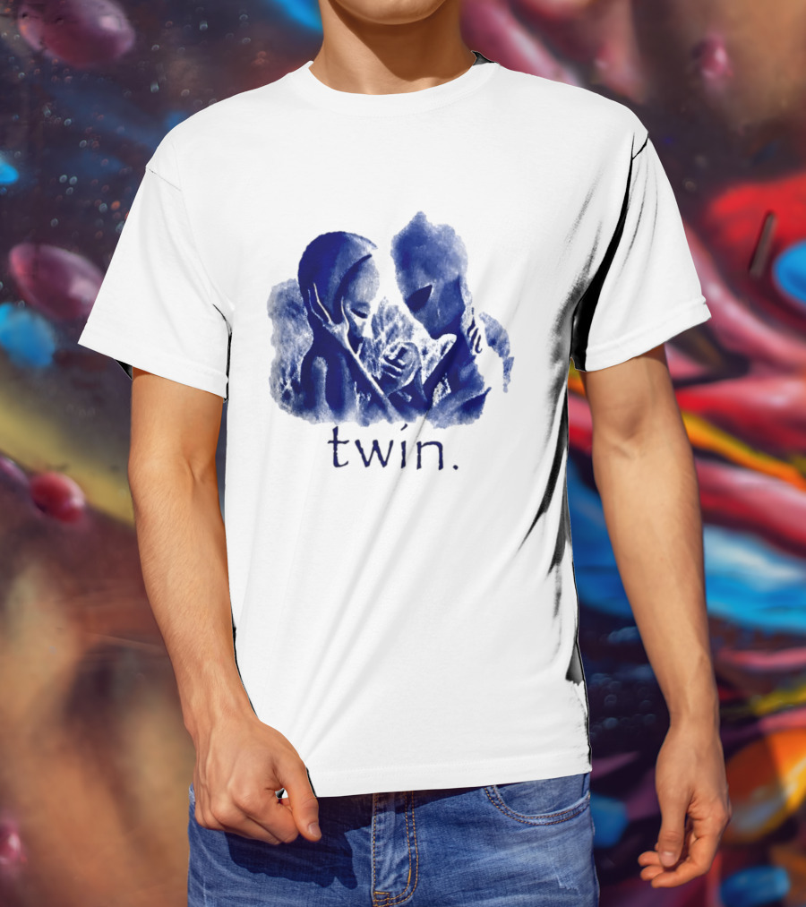 Twin Alien Extraterrestrial Sci Fi Embrace T-Shirt