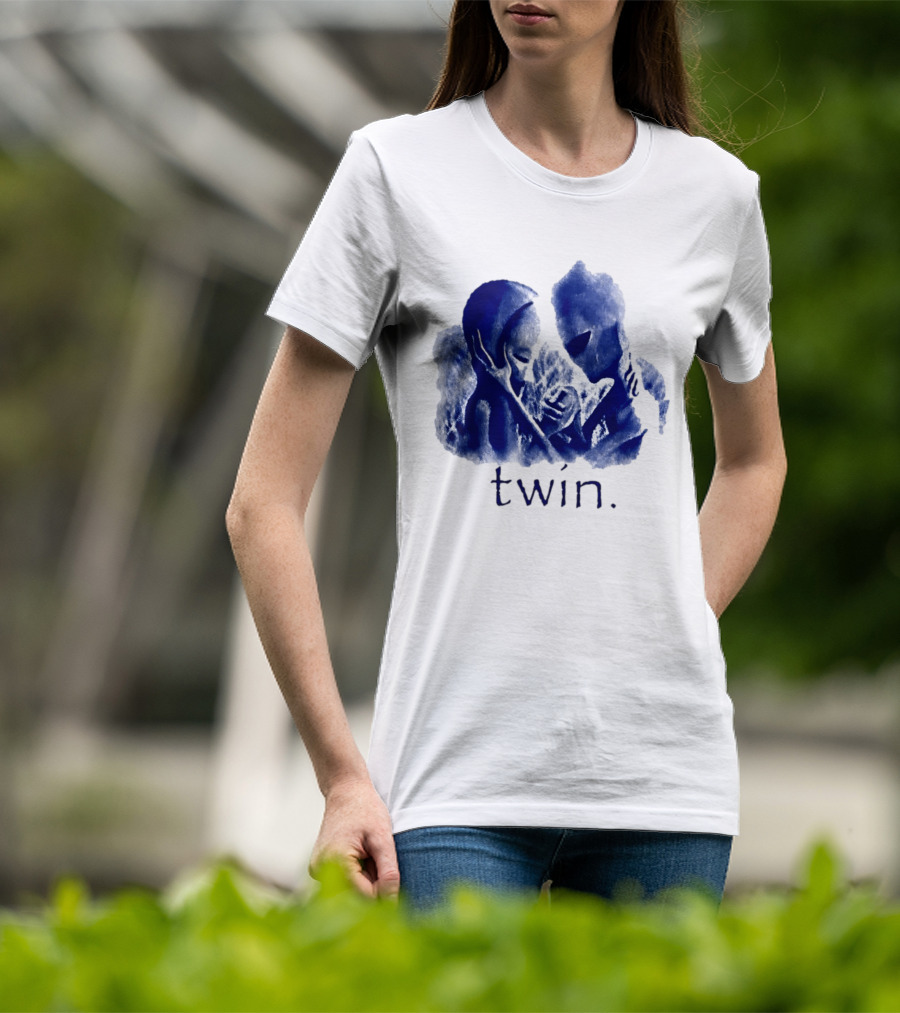 Twin Alien Extraterrestrial Sci Fi Embrace T-Shirt