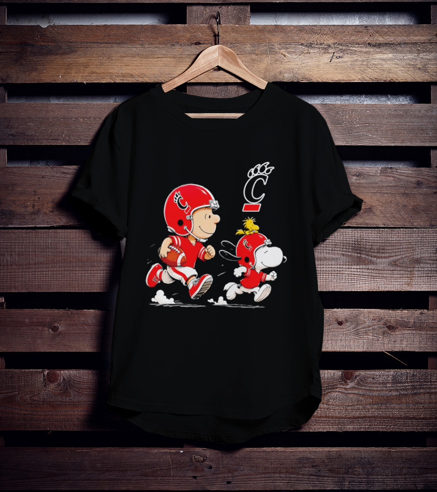 Charlie Brown Snoopy Cincinnati Bearcats Football Running T-Shirt