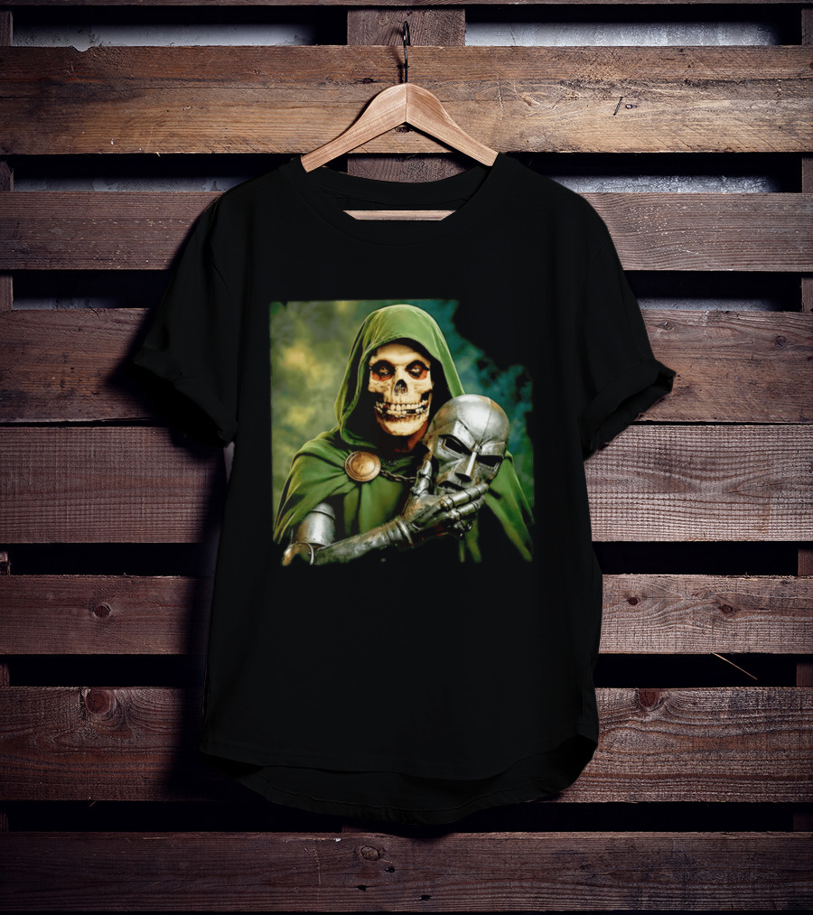 Doctor Doom Skull Face Holding Mask Supervillain Marvel T-Shirt