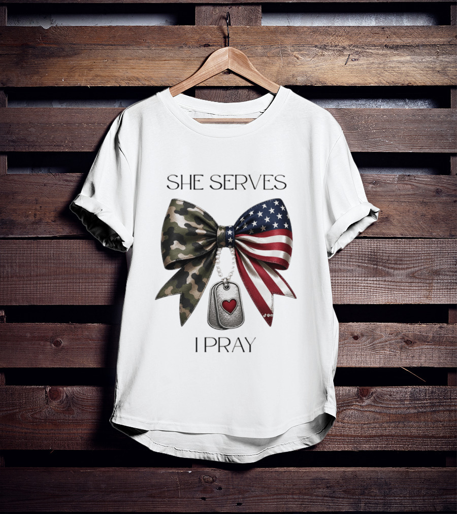 She Serves I Pray USA Flag Camo Bow Dog Tags T-Shirt