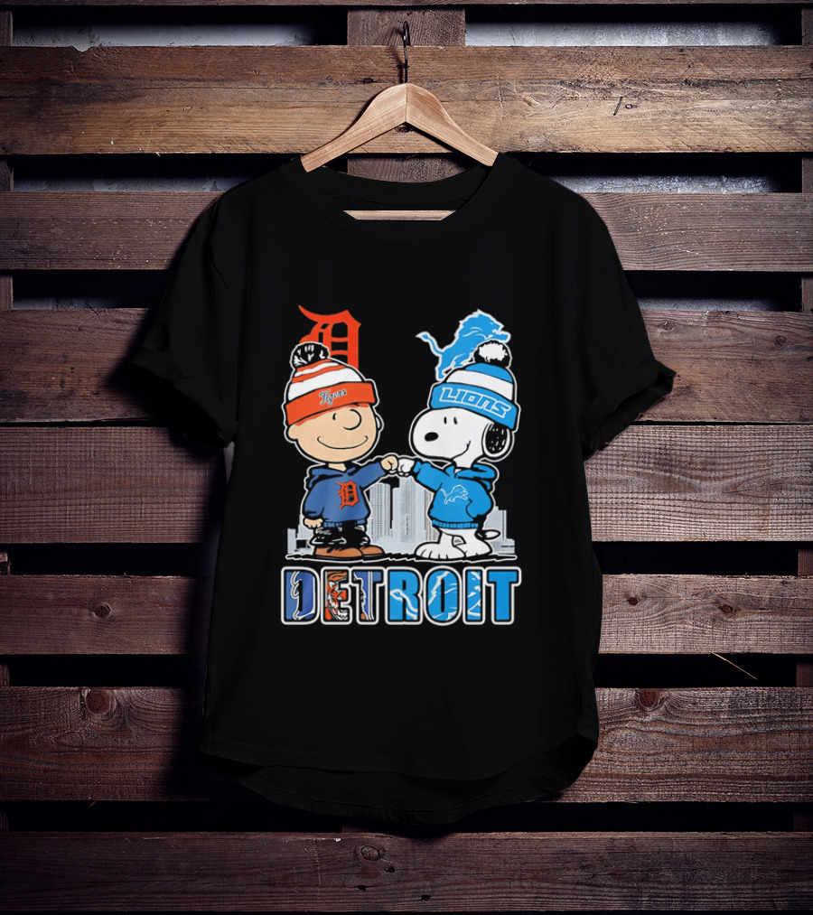 Charlie Brown Snoopy Detroit Tigers Lions Fist Bump Peanuts T-Shirt