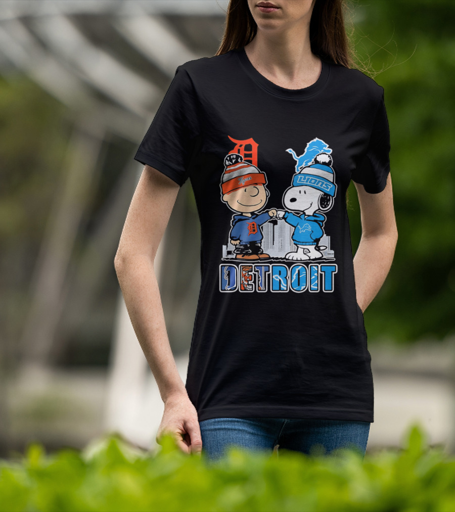 Charlie Brown Snoopy Detroit Tigers Lions Fist Bump Peanuts T-Shirt