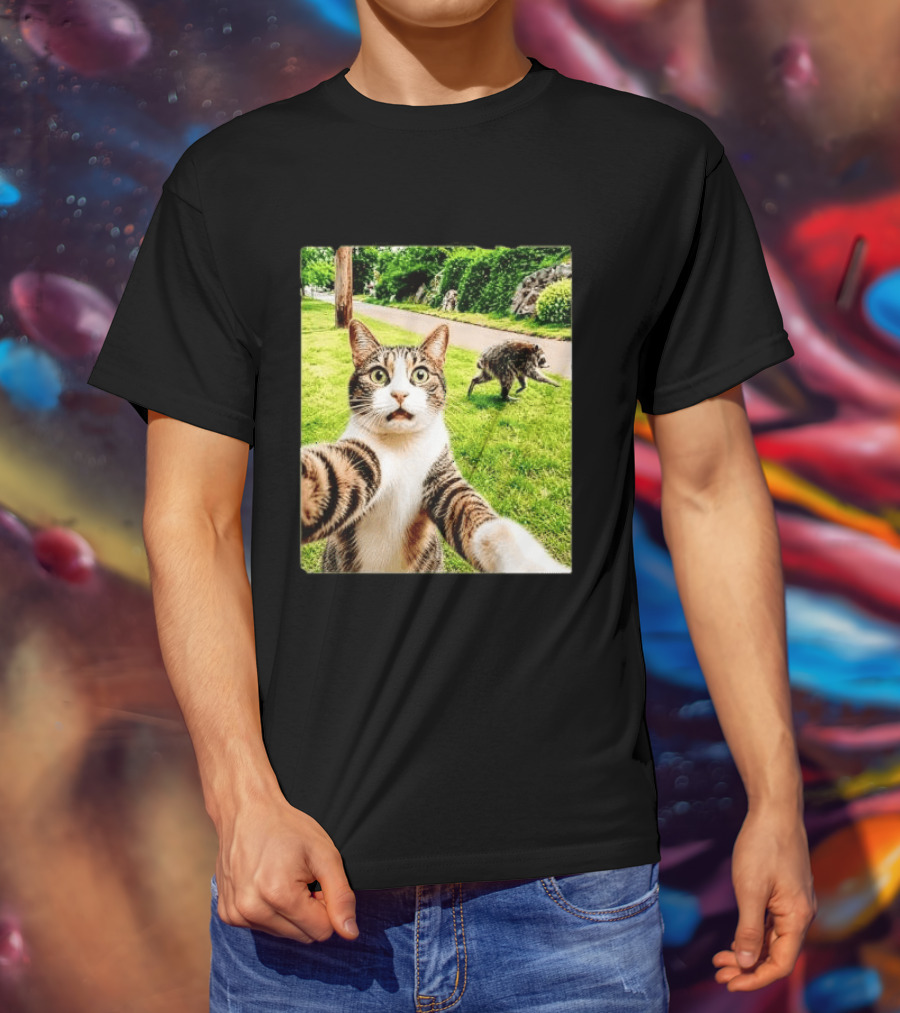 Shocked Face Tabby Cat Taking Selfie With Running Raccoon On Lawn Road T-Shirt