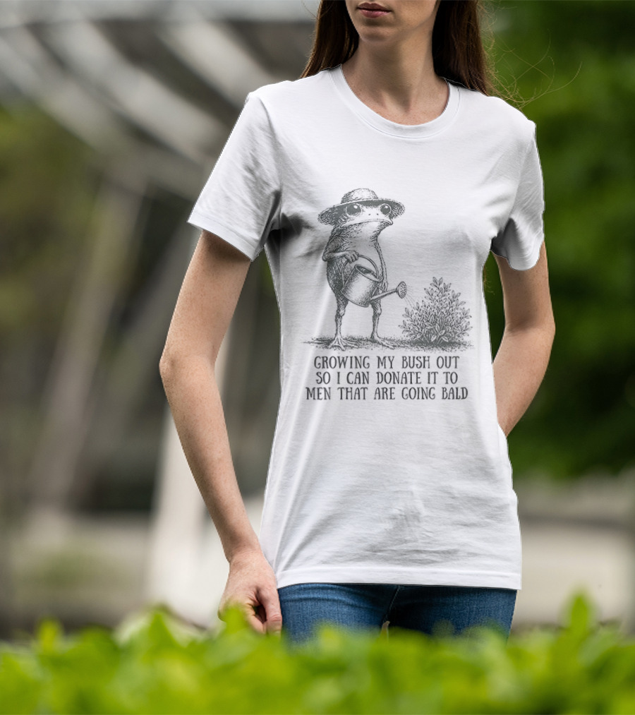 Frog Gardening Growing My Bush Out To Donate To Bald Men T-Shirt