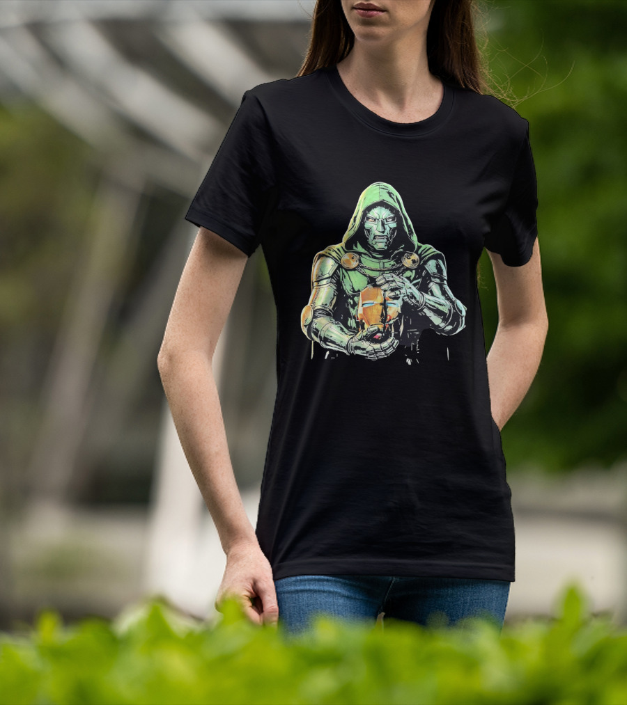 Doctor Doom Marvel Holding Broken Iron Man Mask Iconic Showdown T-Shirt