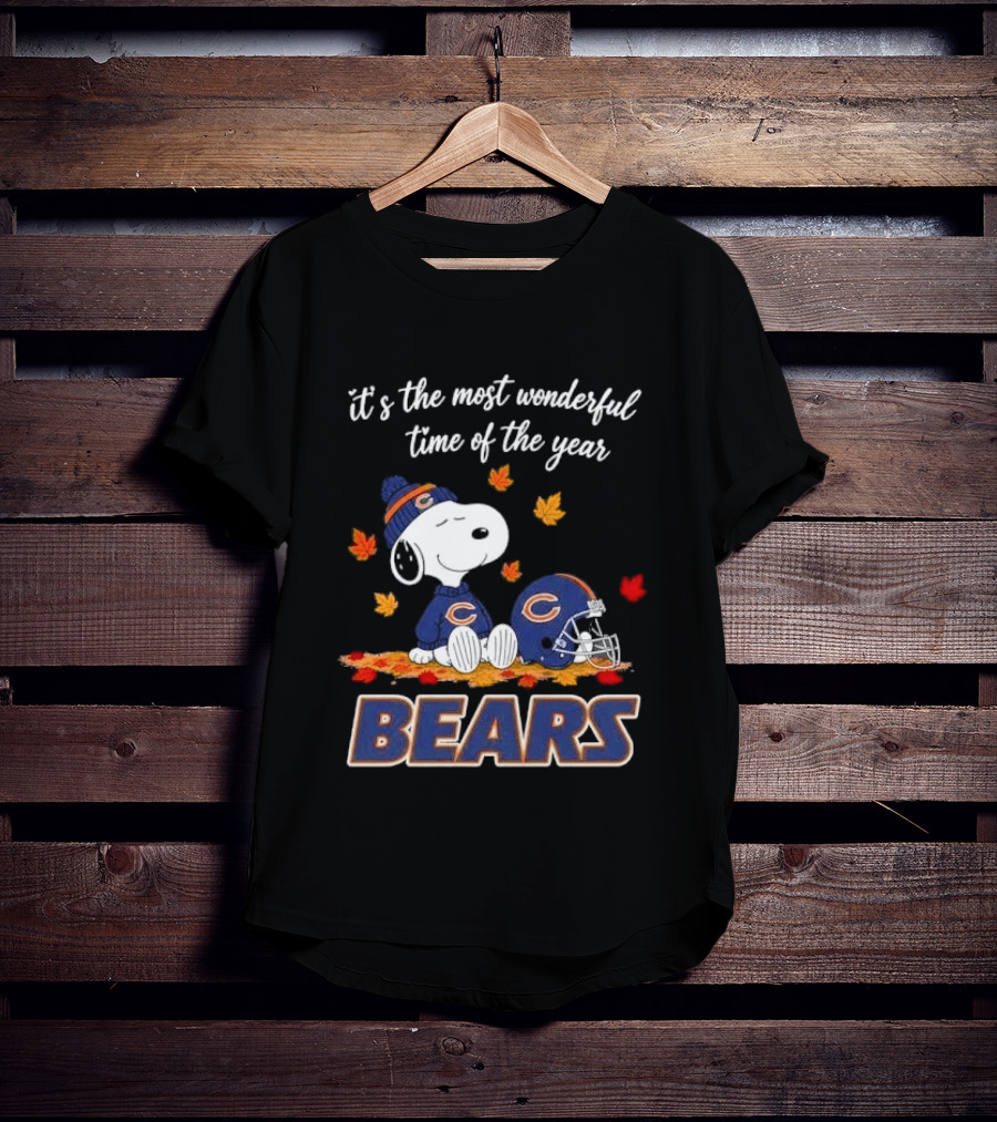 Chicago Bears Snoopy Most Wonderful Time Autumn Leaves Football Helmet T-Shirt