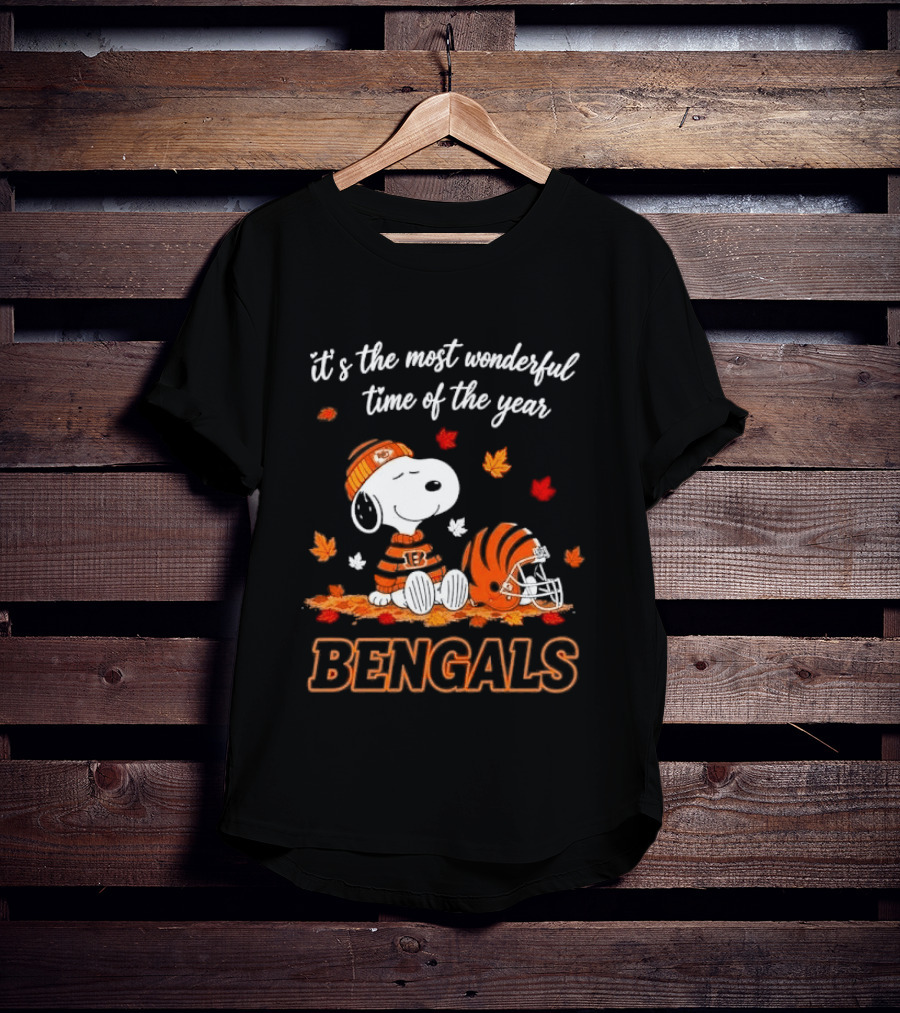 It's The Most Wonderful Time Of The Year Snoopy Bengals Leaves Helmet T-Shirt
