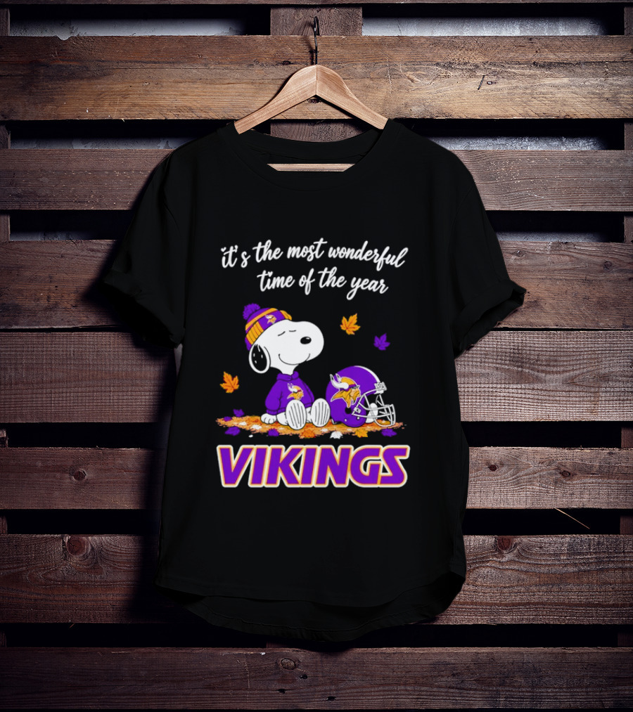 Minnesota Vikings It's The Most Wonderful Time Of The Year Snoopy Sitting Helmet Autumn Leaves T-Shirt