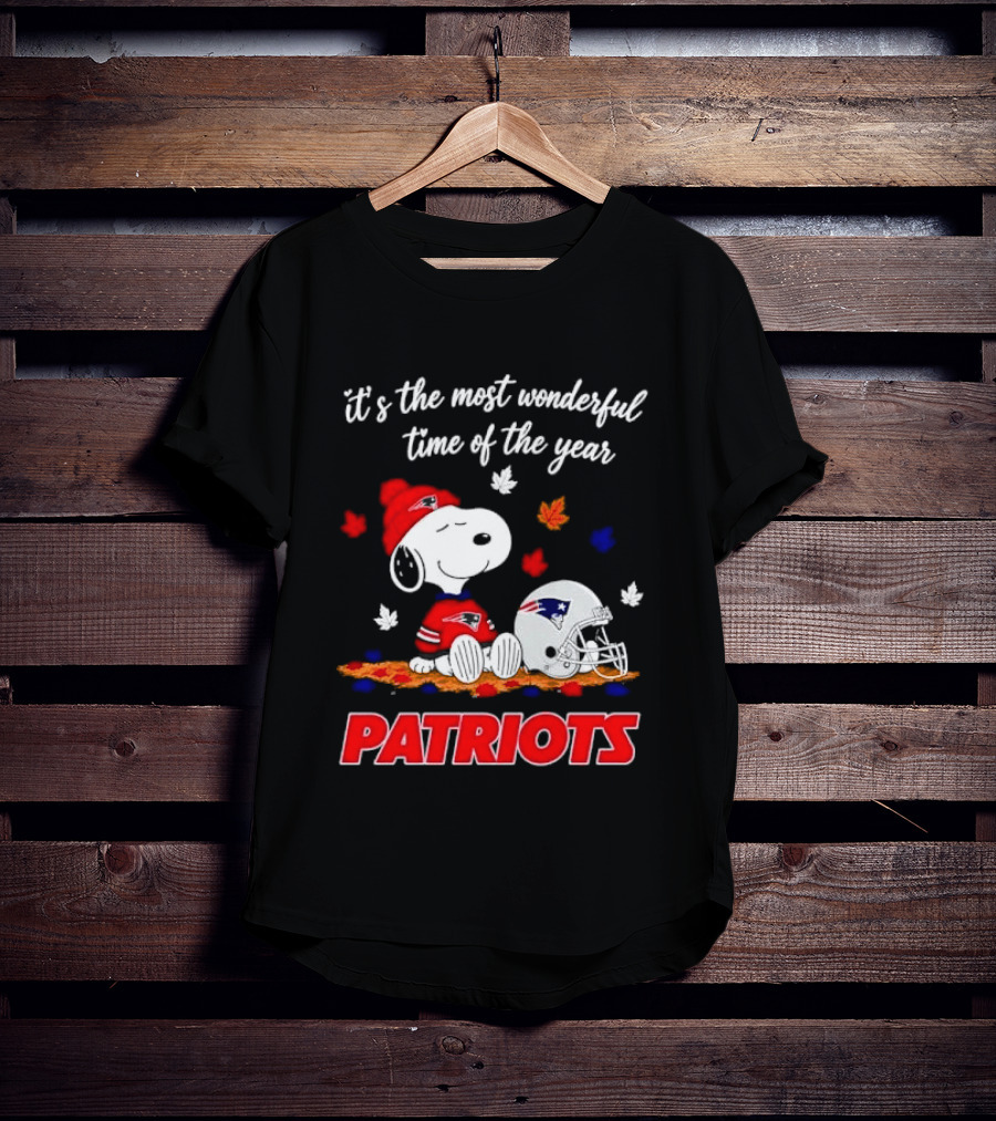 New England Patriots Snoopy It's The Most Wonderful Time Of The Year Autumn Leaves T-Shirt