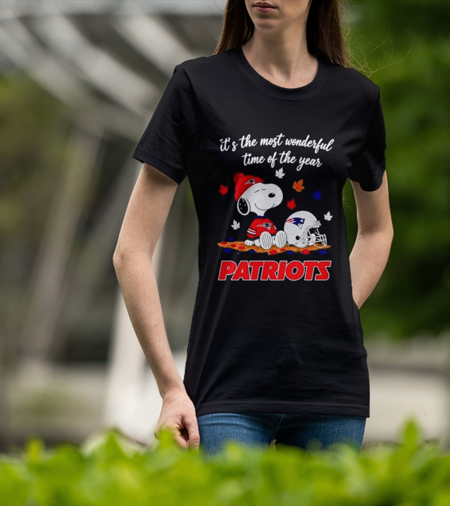 New England Patriots Snoopy It's The Most Wonderful Time Of The Year Autumn Leaves T-Shirt