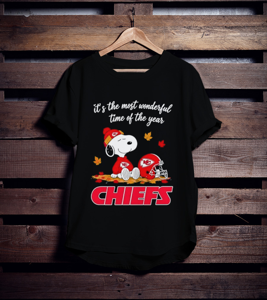 Kansas City Chiefs Snoopy It's The Most Wonderful Time Of The Year Helmet Autumn Leaves T-Shirt