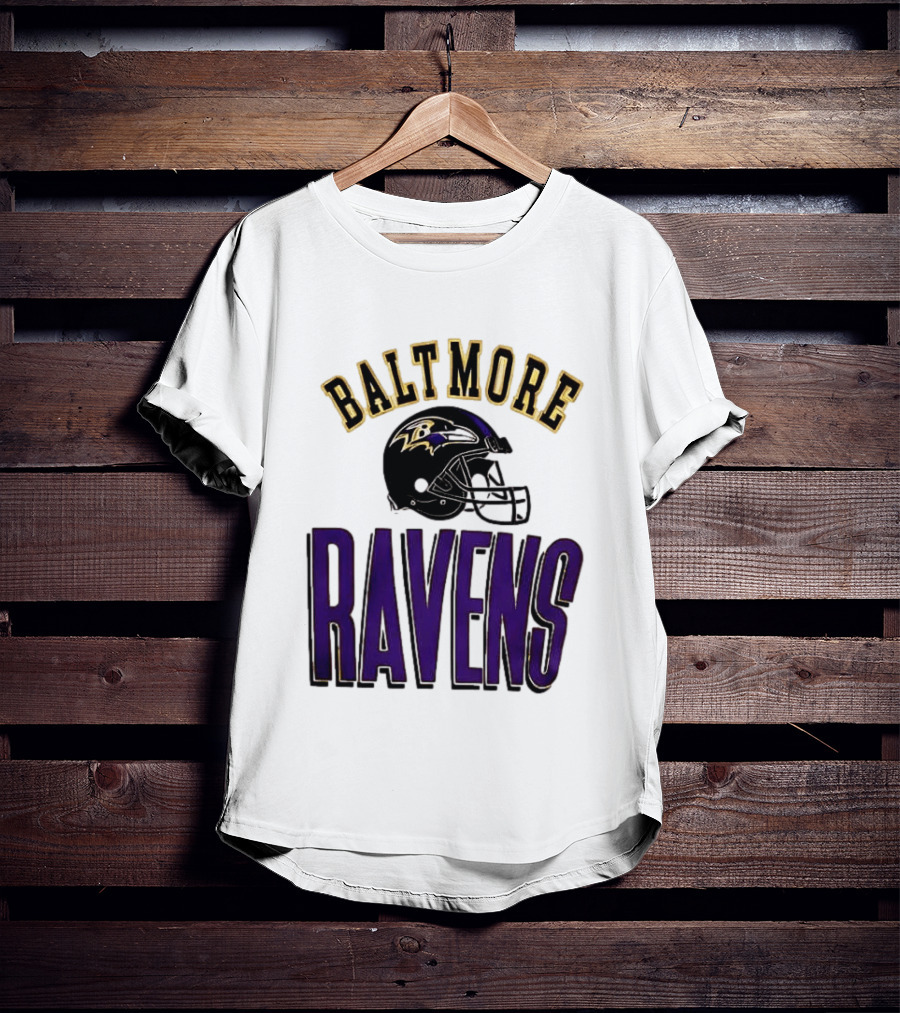 Baltimore Ravens Everyone Es Women's Sports Ravens Helmet T-Shirt