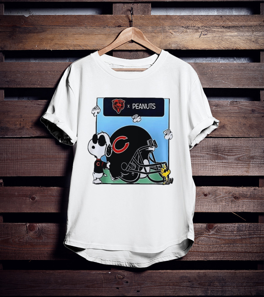 Chicago Bears X Peanuts Snoopy Woodstock Football Collaboration T-Shirt