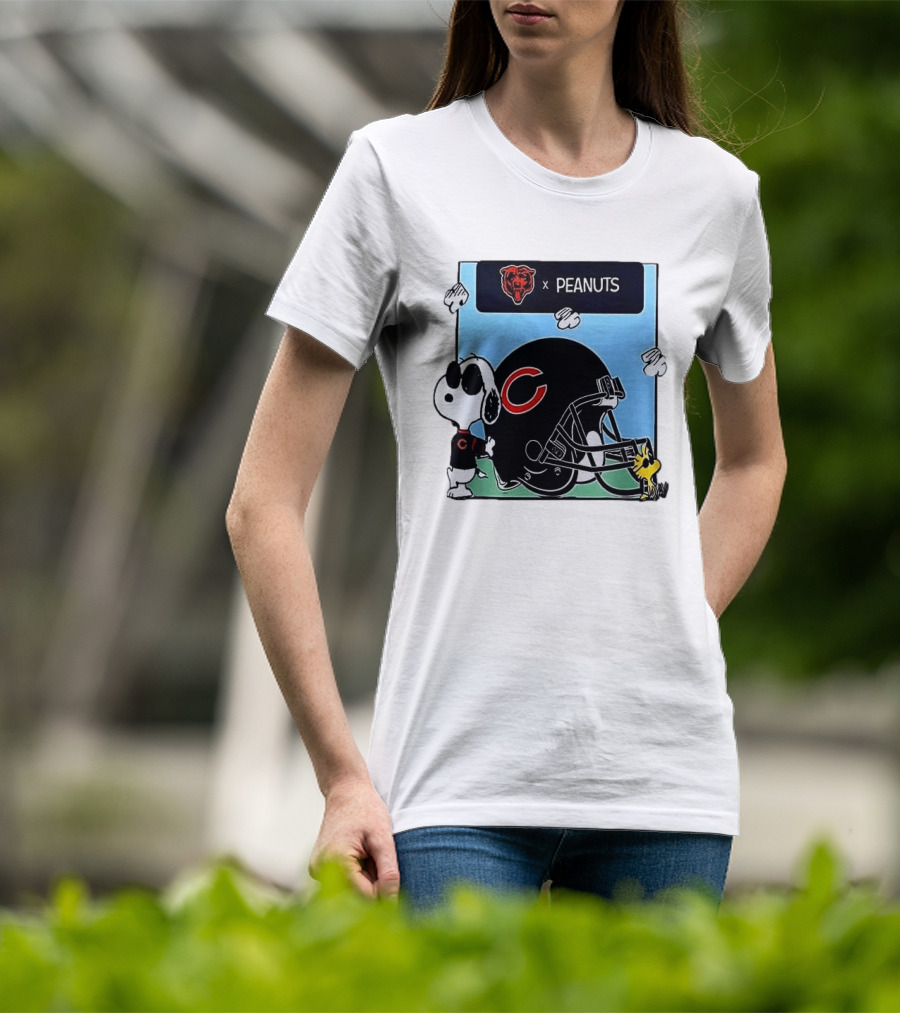 Chicago Bears X Peanuts Snoopy Woodstock Football Collaboration T-Shirt