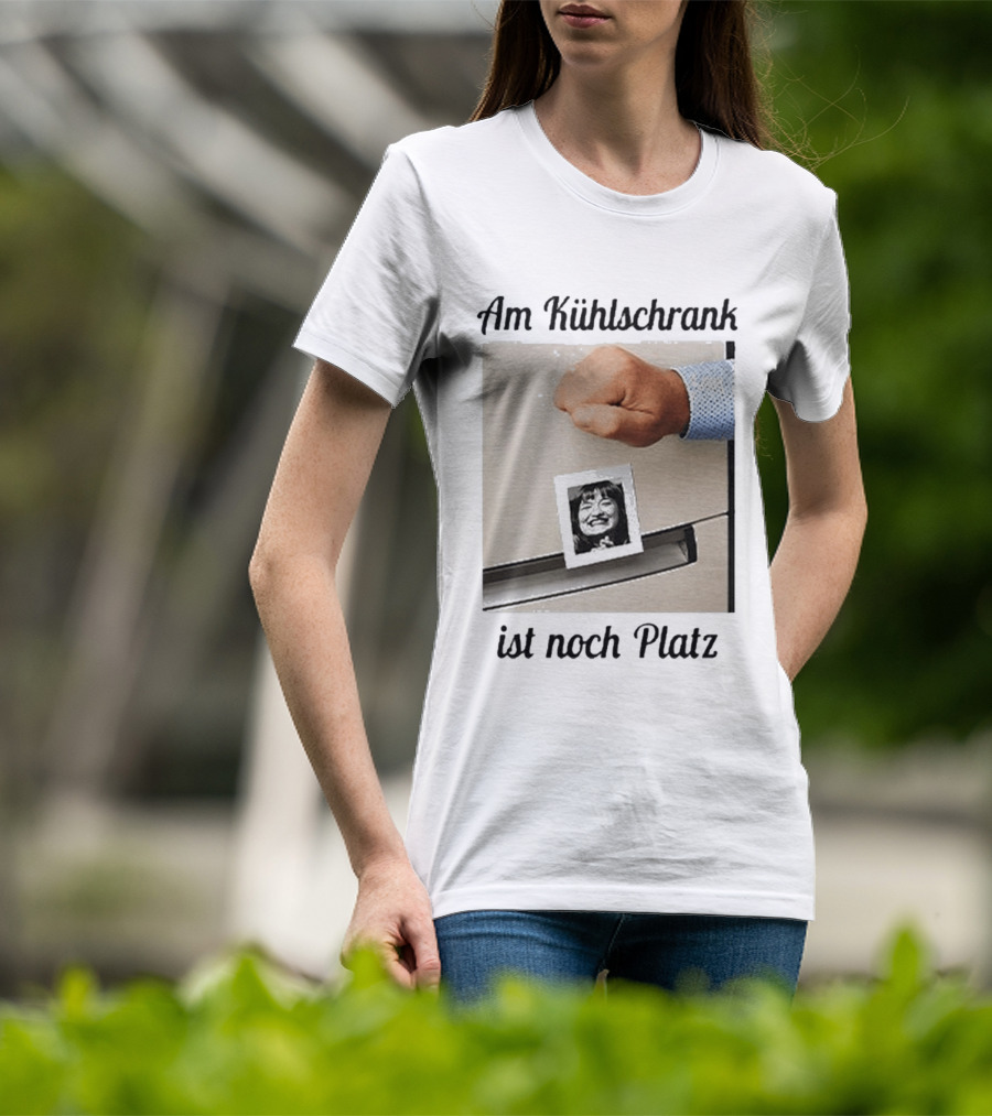Am Kühlschrank Ist Noch Platz Foto Moustache Hand T-Shirt