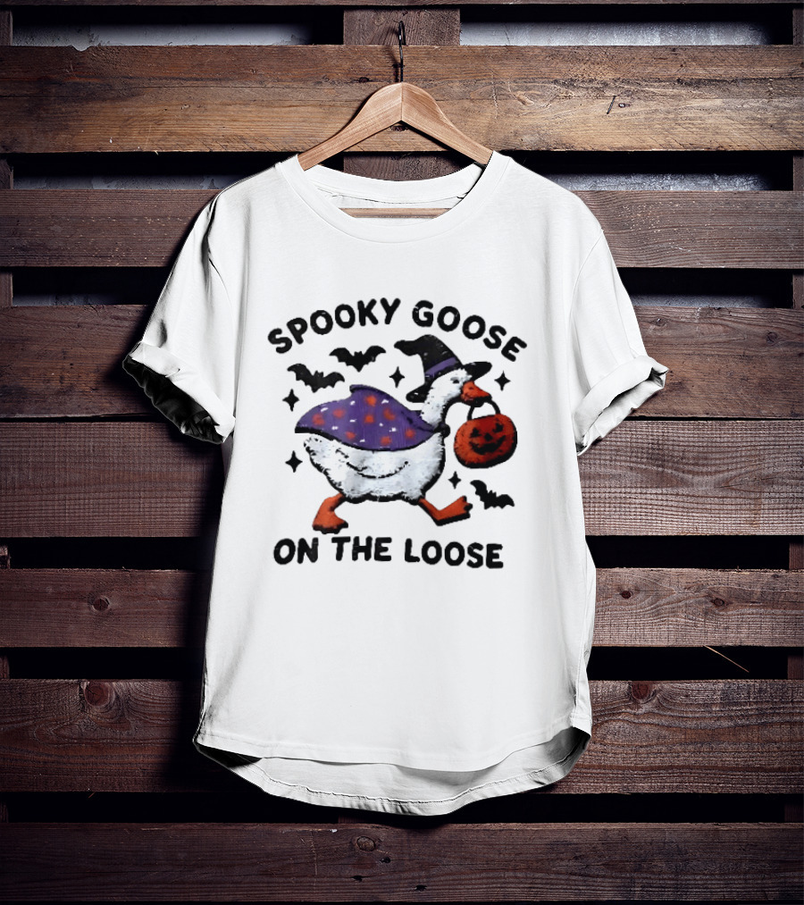 Spooky Goose On The Loose Witch Hat Pumpkin Cape Bats T-Shirt