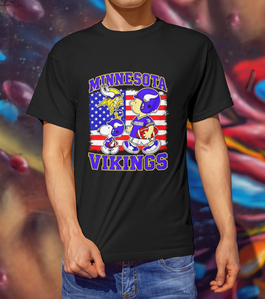 Minnesota Vikings Snoopy Woodstock American Flag Football 2026 T-Shirt