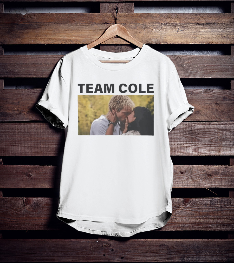Team Cole Romantic Kiss Scene T-Shirt