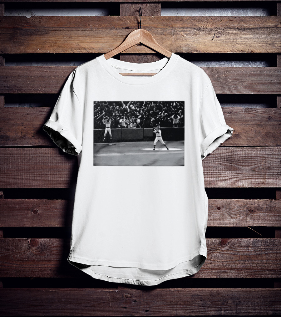 Carlton Fisk No 27 Boston Red Sox Baseball Iconic Home Run Moment T-Shirt