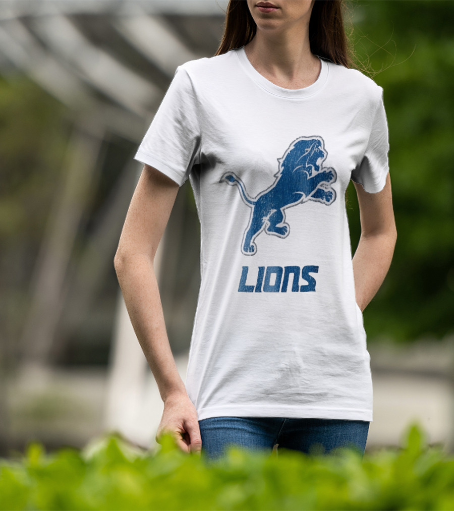 Detroit Lions Distressed Blue Leaping Lion Vintage Team Spirit T-Shirt