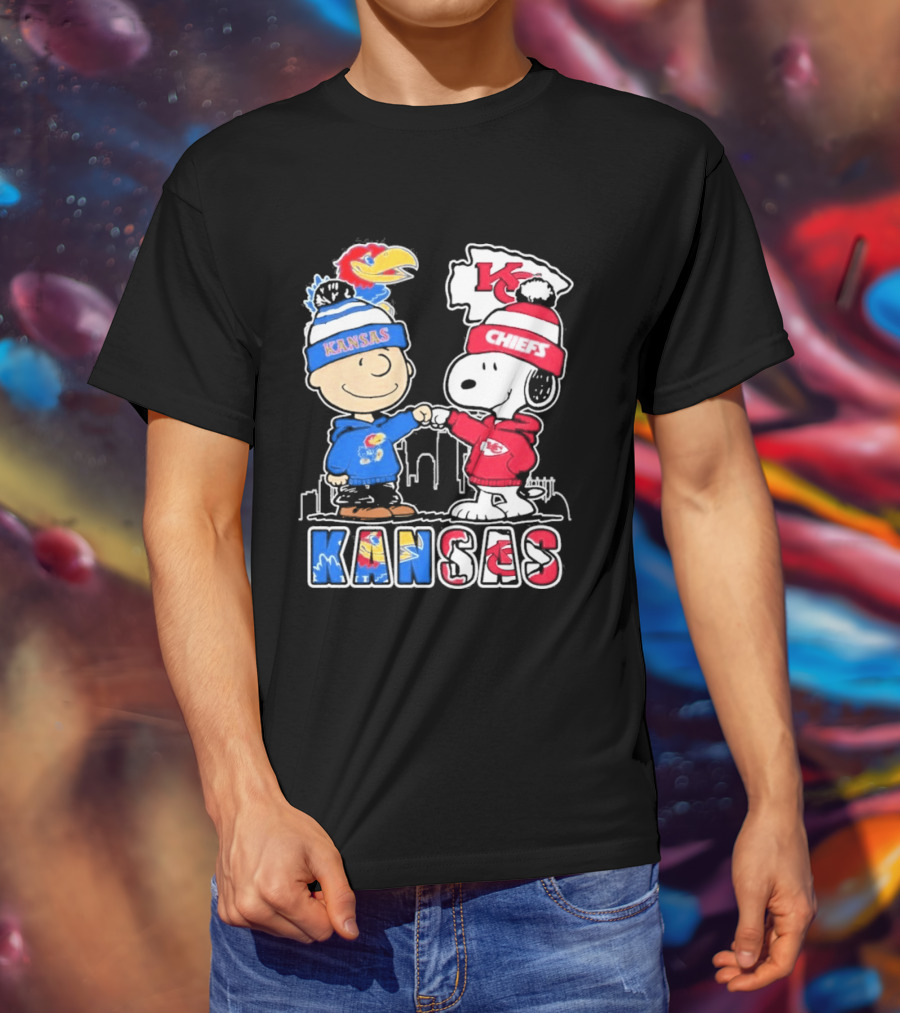 Kansas Jayhawks Kansas City Chiefs Peanuts Christmas 2025 Snoopy And Woodstock Fist Bump T-Shirt