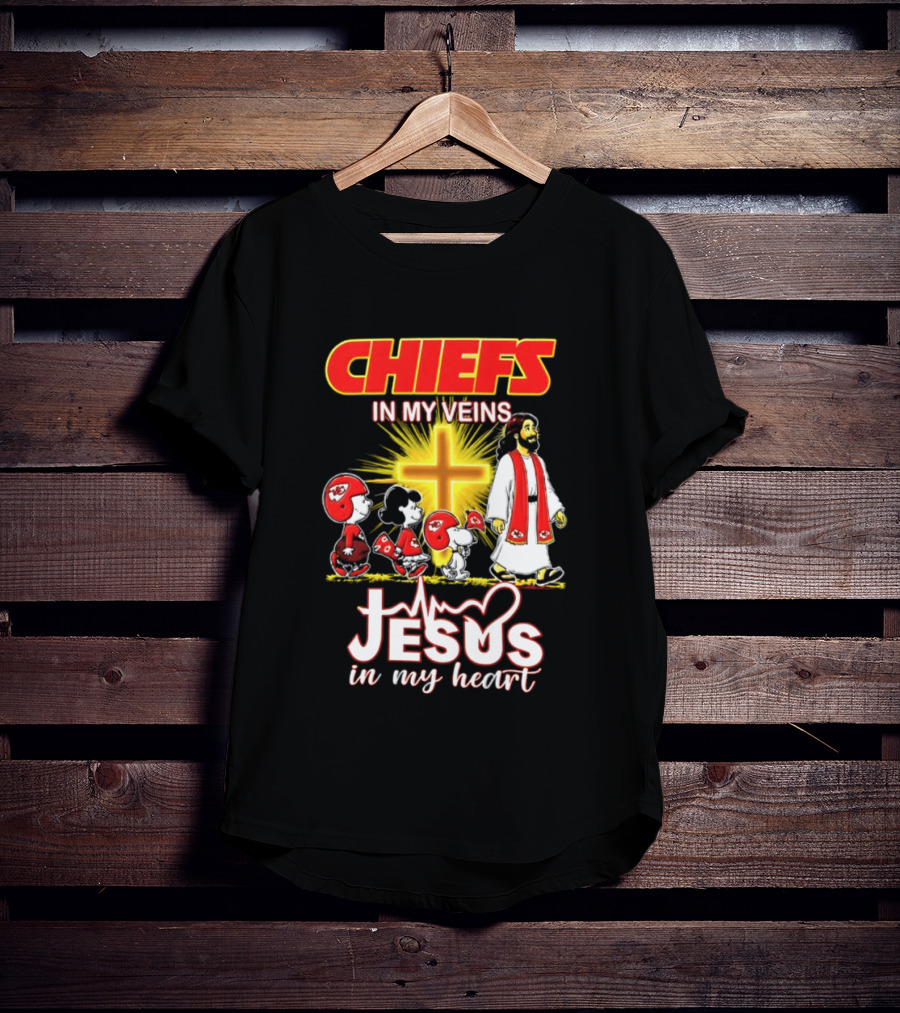 Chiefs In My Veins Jesus In My Heart Snoopy And Charlie Football T-Shirt