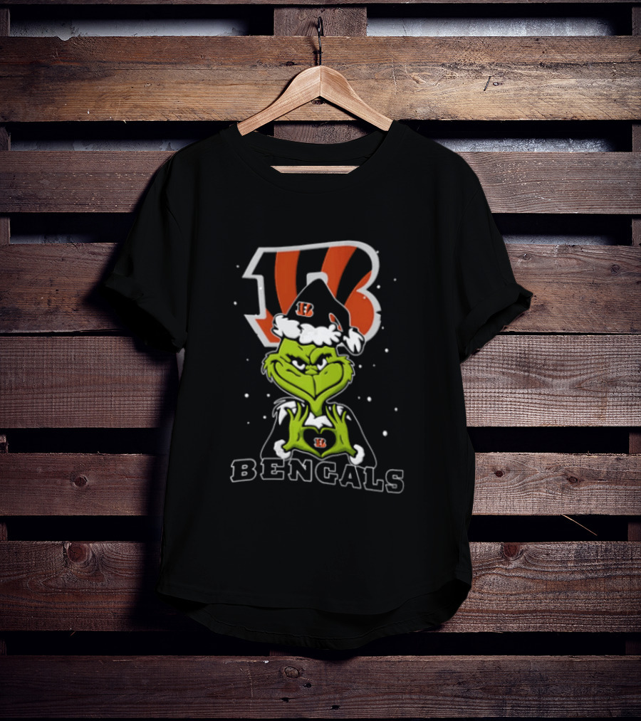 Cincinnati Bengals Grinch Making Heart Hands Christmas T-Shirt