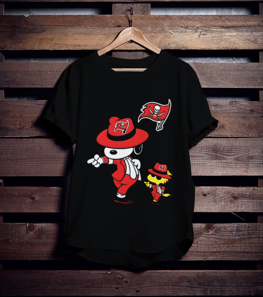 Snoopy Woodstock Tampa Bay Buccaneers Pirate Flag Dance T-Shirt