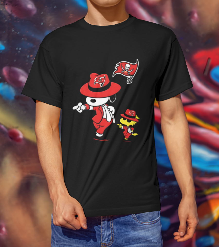 Snoopy Woodstock Tampa Bay Buccaneers Pirate Flag Dance T-Shirt
