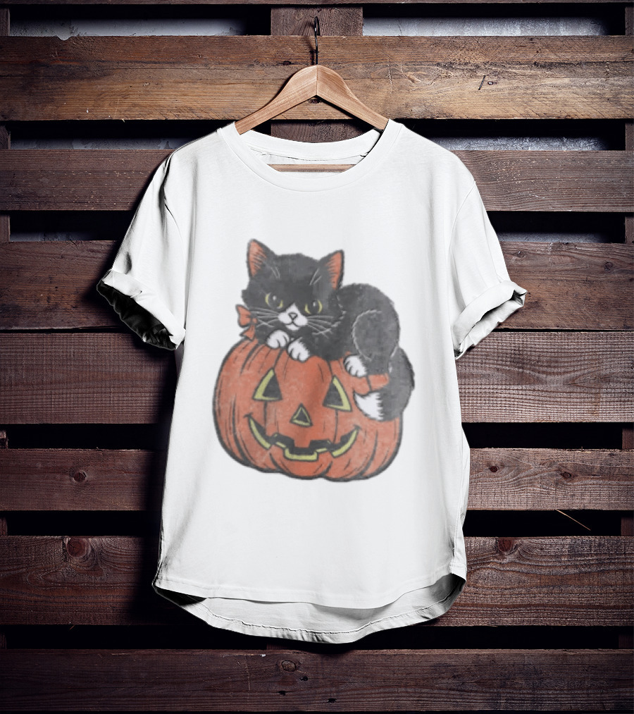 The Pumpkin Cat Halloween Black Cat On Jack O' Lantern T-Shirt
