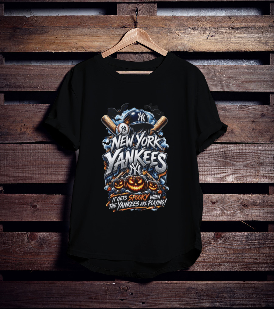 New York Yankees It Gets Spooky When The Yankees Are Playing Halloween MLB T-Shirt