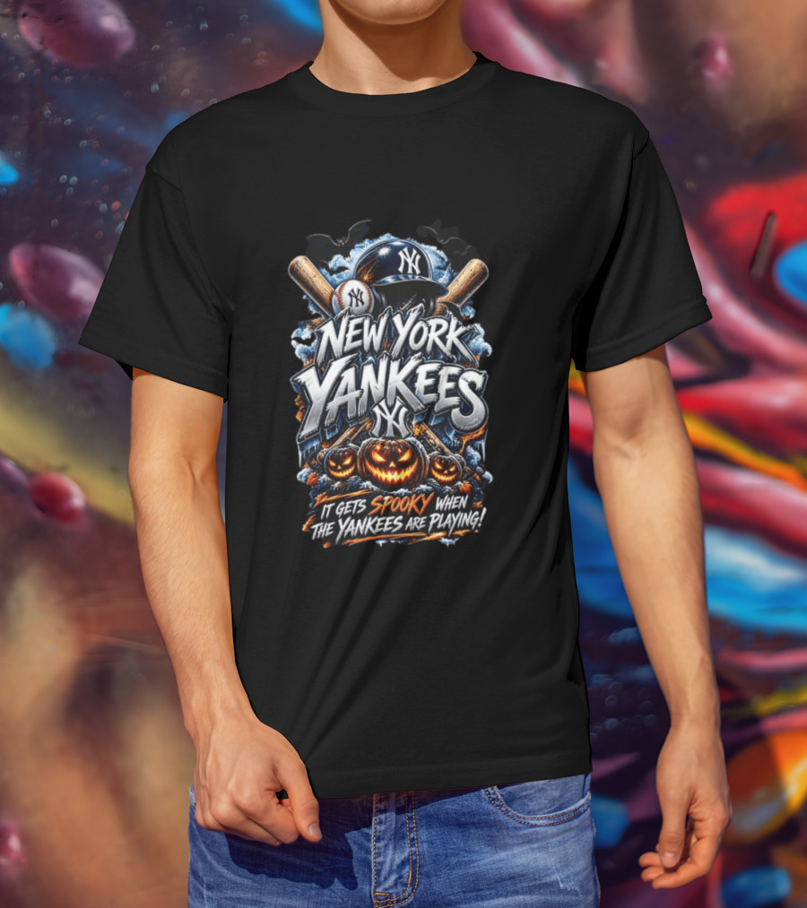 New York Yankees It Gets Spooky When The Yankees Are Playing Halloween MLB T-Shirt
