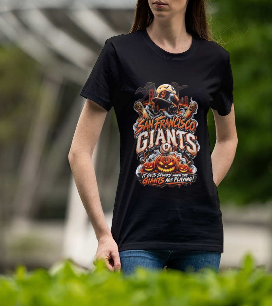 San Francisco Giants It Gets Spooky When The Giants Are Playing Halloween T-Shirt