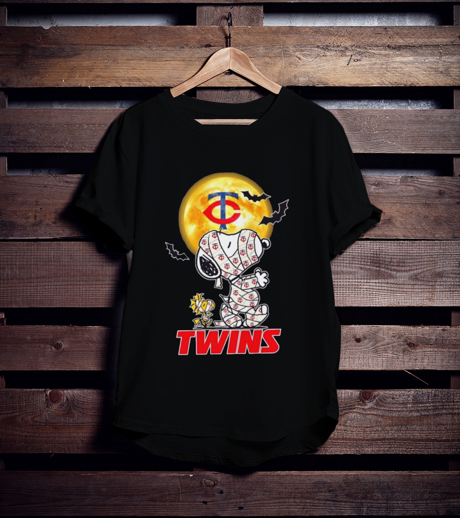Minnesota Twins Snoopy Woodstock Mummy Halloween Moon Bats T-Shirt
