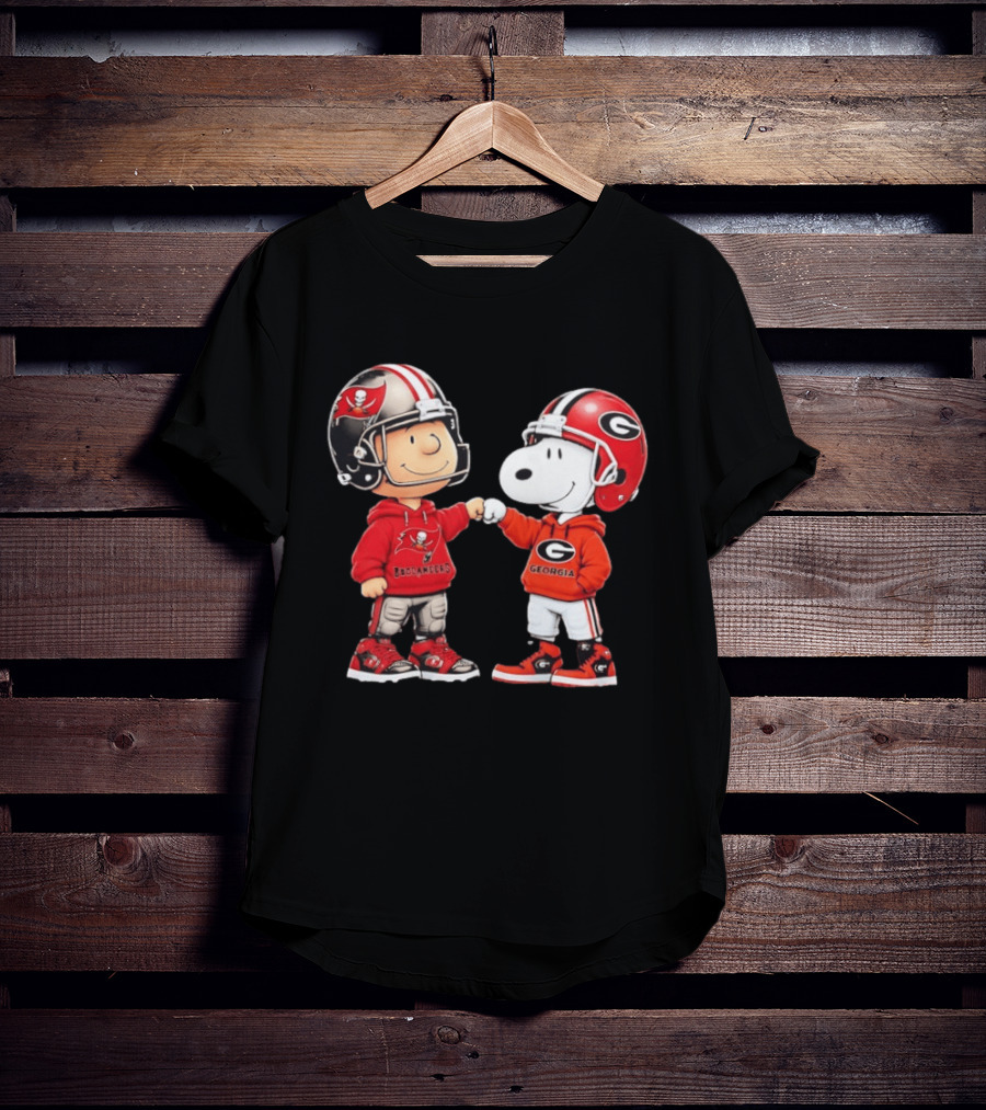 Charlie Brown Snoopy Tampa Bay Buccaneers Georgia Bulldogs Fist Bump T-Shirt