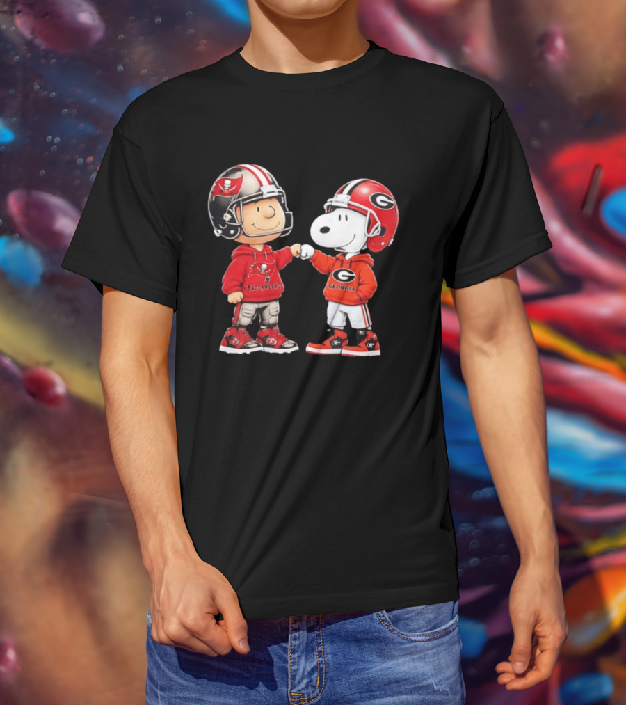 Charlie Brown Snoopy Tampa Bay Buccaneers Georgia Bulldogs Fist Bump T-Shirt