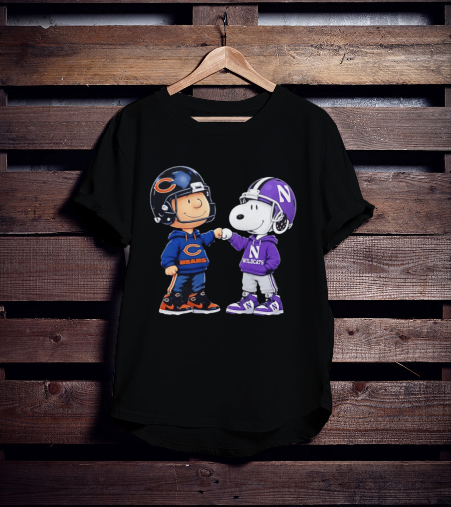 Peanuts Collaboration Chicago Bears Northwestern Wildcats Fist Bump Charlie Brown Snoopy Football Fans T-Shirt