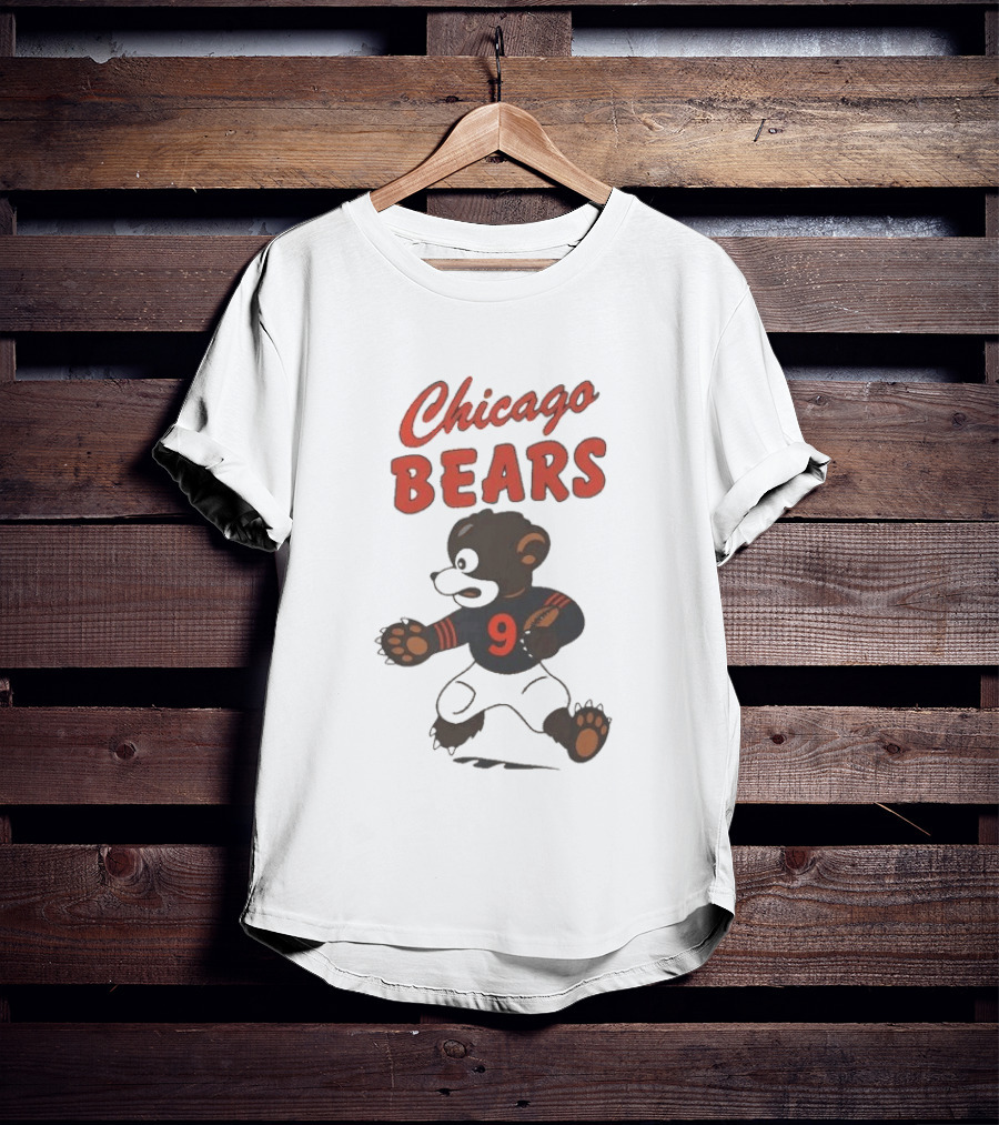 Chicago Bears Vintage Running Bear Illustration Football 9 T-Shirt