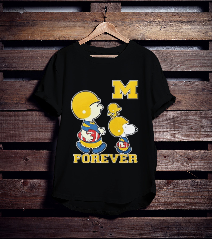 Peanuts Forever Michigan Wolverines M Football Charlie Brown Snoopy Woodstock T-Shirt