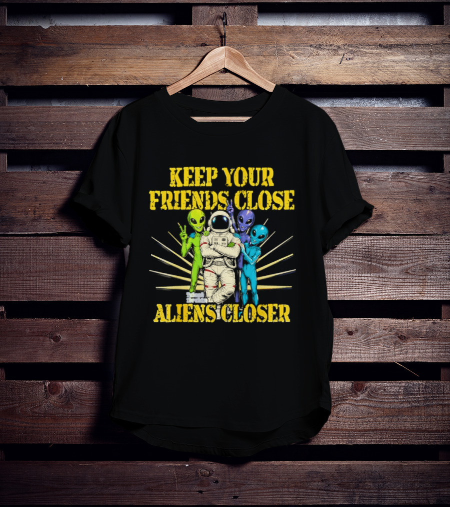 Keep Your Friends Close Aliens Closer Astronaut And Alien Companions T-Shirt