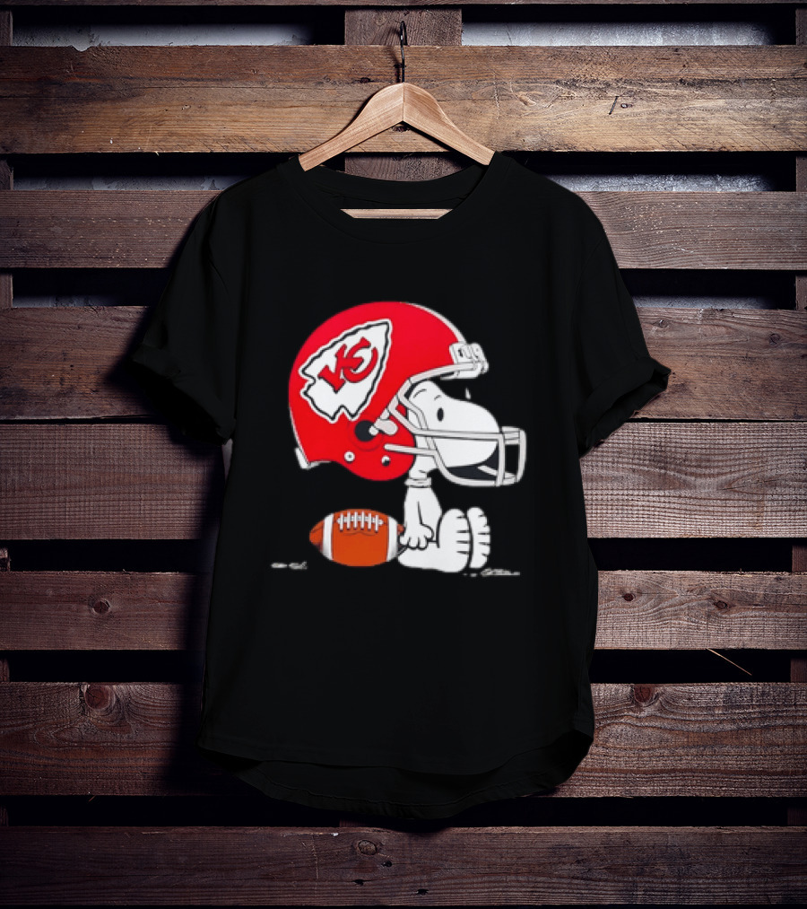 Snoopy Kansas City Chiefs Helmet Football T-Shirt