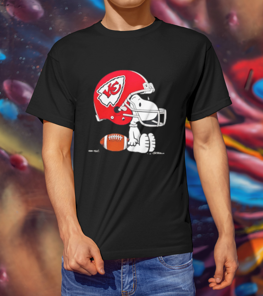 Snoopy Kansas City Chiefs Helmet Football T-Shirt